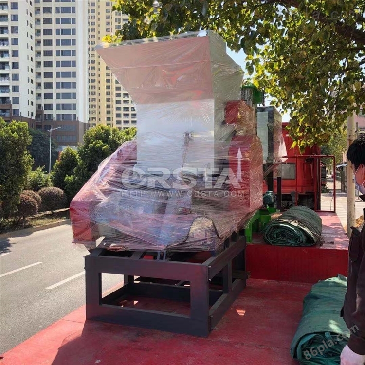 中国台湾废旧牛奶瓶破碎处置碎片机